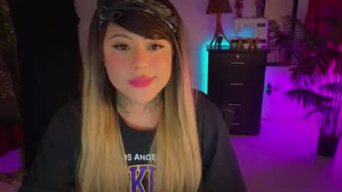 Kimberly Polizzi     online show from December 17, 2025, 2:17 am