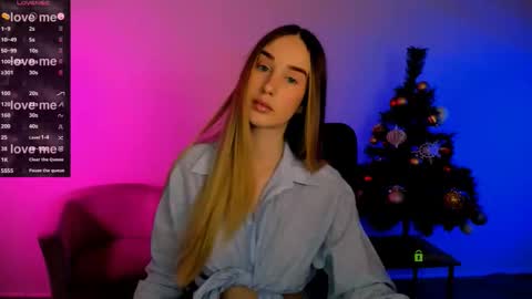 kimi_glow online show from December 17, 2025, 9:59 am