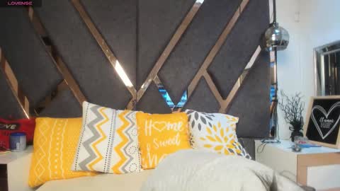 Kimy online show from December 3, 2025, 1:42 pm