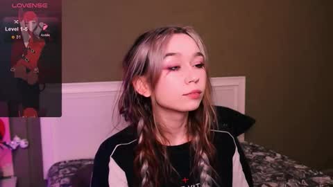 Kimiko online show from November 30, 2025, 8:13 pm