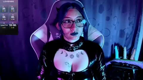   online show from September 25, 2025, 1:37 pm