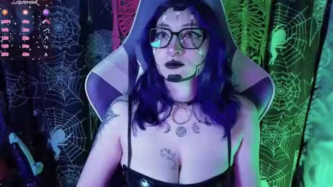 Kim Lennox online show from March 13, 2026, 3:29 pm