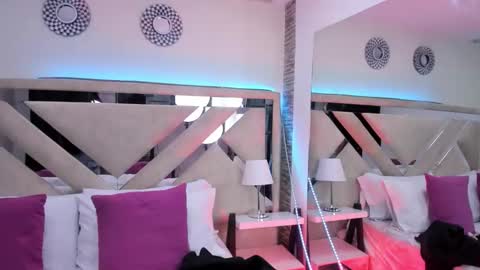 kimluna1 online show from April 8, 2026, 11:21 am