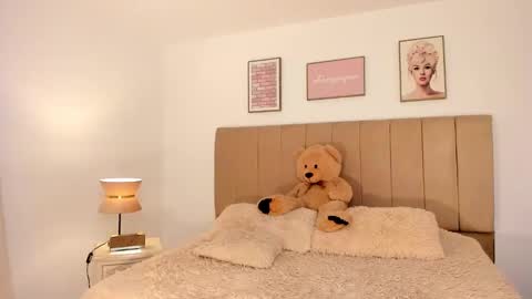 Kim  online show from February 26, 2025, 11:48 pm