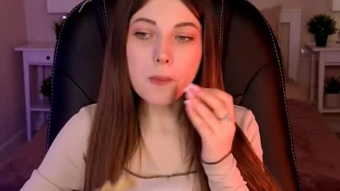 Snapshot of kimmie_shine chatting on April 30, 2026, 12:11 pm Your Kimmie follow me online show from April 30, 2026, 12:11 pm