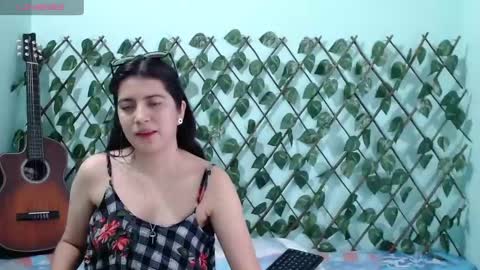 Snapshot of kimzu2830 chatting on February 8, 2025, 10:51 pm Kim and Zuka online show from February 8, 2025, 10:51 pm