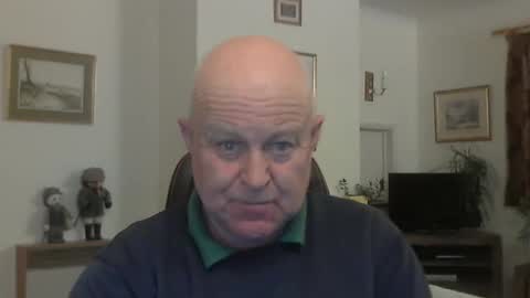 kindahairy4u online show from November 11, 2025, 7:03 pm