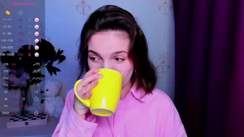 Hazel online show from April 4, 2026, 10:18 pm