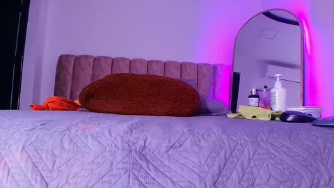 Bella online show from March 25, 2026, 3:01 am