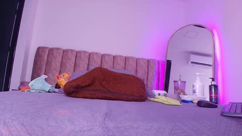 Bella online show from April 8, 2026, 3:17 am