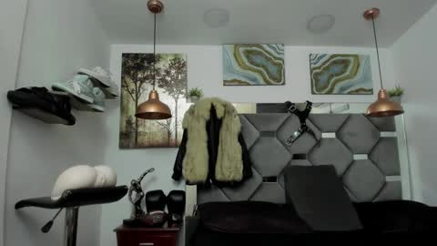 HOT MEN BLACK online show from December 31, 2024, 1:19 pm