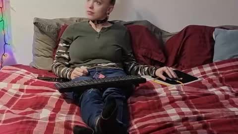 Scarred Thighs online show from December 17, 2025, 12:16 am