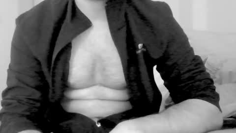 kingindisguise69 online show from February 15, 2025, 5:07 pm