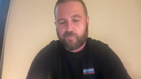 Snapshot of kingsizetease chatting on March 4, 2025, 8:46 am kingsizetease online show from March 4, 2025, 8:46 am