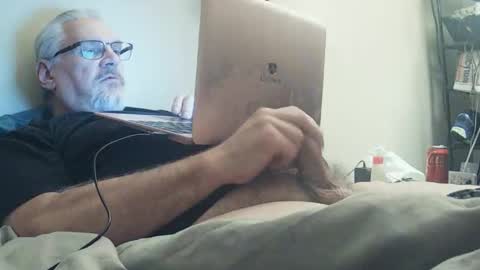 kingtongue10 online show from December 3, 2025, 1:57 am