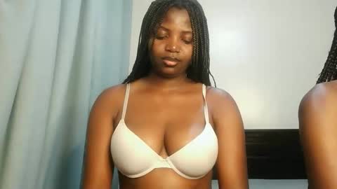 Lola online show from November 25, 2025, 12:21 am