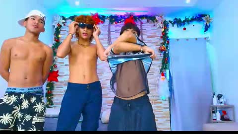 kinkyhousexxx online show from November 17, 2025, 1:44 am