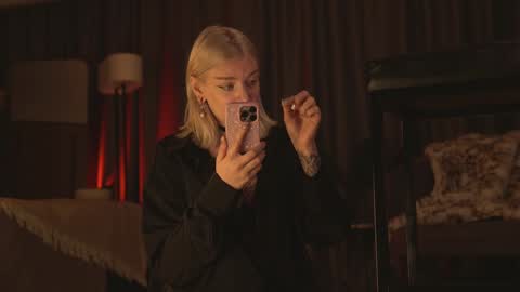 kinkylina_ online show from December 12, 2024, 12:01 pm