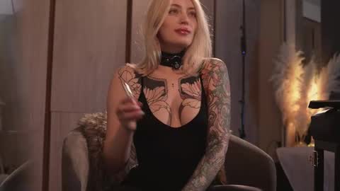 kinkylina_ online show from February 19, 2025, 2:23 pm