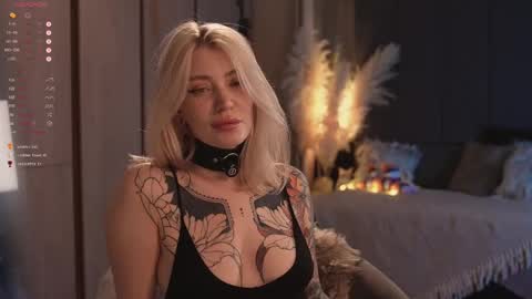 kinkylina_ online show from February 19, 2025, 5:27 pm