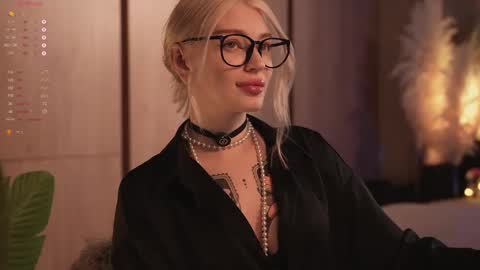 kinkylina_ online show from February 28, 2025, 12:52 pm