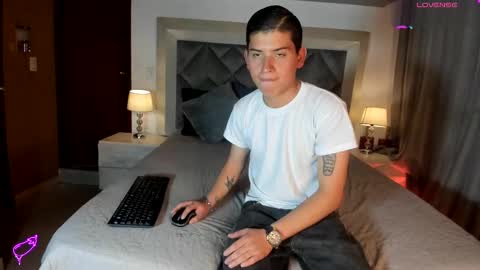 kinkypetite1 online show from October 28, 2025, 11:25 am