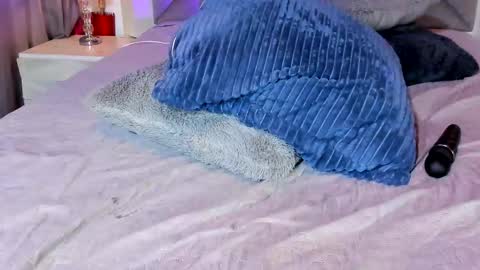 kinkypetite1 online show from November 4, 2025, 3:11 pm