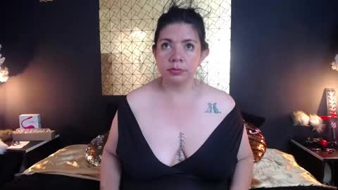 kinkyy_mom online show from April 15, 2026, 8:42 pm