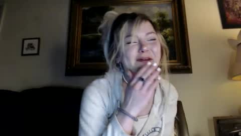 Snapshot of kipsy420 chatting on December 18, 2024, 11:34 am Kipsy Rose online show from December 18, 2024, 11:34 am