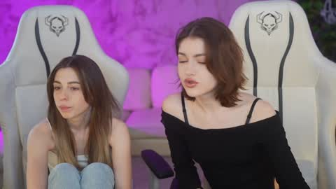 Sweet girls online show from March 6, 2025, 8:05 pm