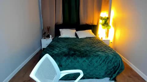 kira online show from March 18, 2026, 1:09 am