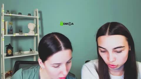 kira_light__ online show from December 16, 2025, 1:27 pm