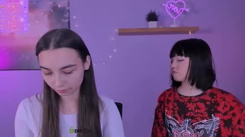 kira_light__ online show from December 18, 2025, 8:04 pm