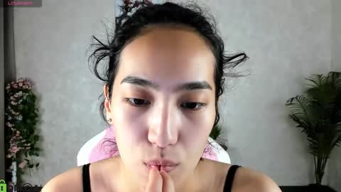 Aura online show from October 13, 2025, 1:49 am