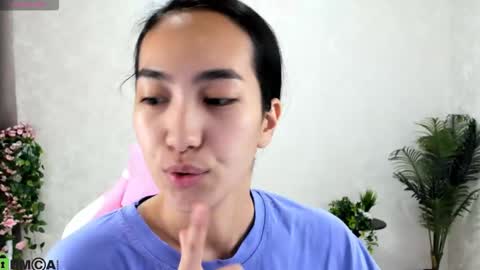 Aura online show from October 20, 2025, 2:34 am