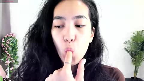 Aura online show from November 4, 2025, 3:05 am