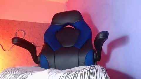 kira-squir online show from November 3, 2025, 10:38 am