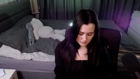 Kira  follow me  online show from December 28, 2024, 1:29 am