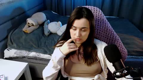 Kira  follow me  online show from February 6, 2025, 5:19 pm