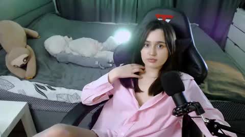 Kira  follow me  online show from February 14, 2025, 1:45 am