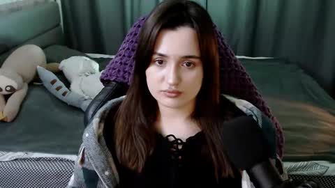 Kira  follow me  online show from February 14, 2025, 2:54 pm