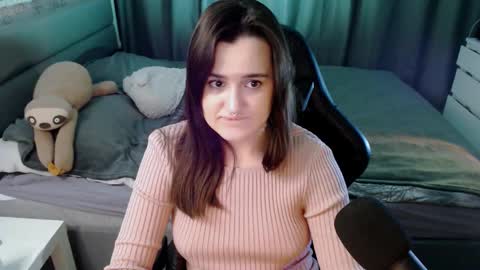 Kira  follow me  online show from February 18, 2025, 1:43 am