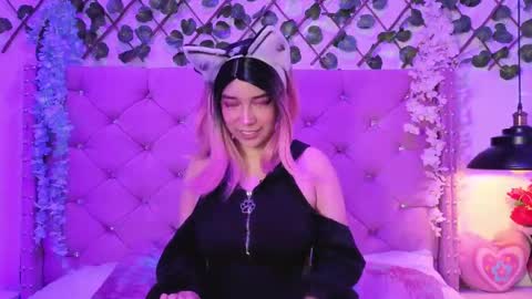 Kira online show from May 4, 2026, 8:49 pm