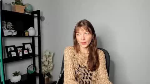 KIRA online show from May 25, 2026, 5:46 am