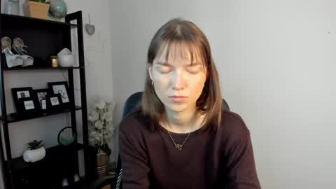 KIRA online show from May 27, 2026, 5:48 am