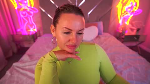 Kira online show from September 25, 2025, 10:02 pm