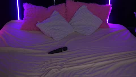 Kira online show from November 21, 2025, 10:19 pm