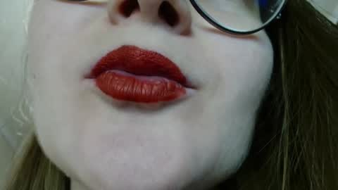 KiraGoldens online show from October 19, 2025, 6:25 am