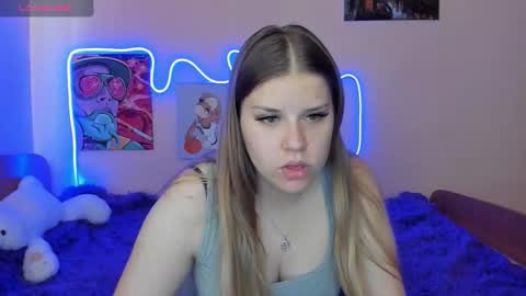 Kira online show from September 18, 2025, 4:47 am