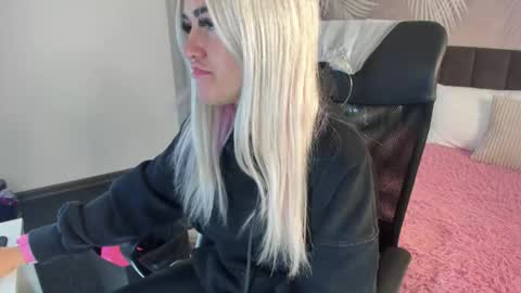 Kira online show from September 29, 2025, 1:44 am